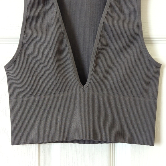 Out From Under Hailey Seamless Ribbed Knit Plunge V-neck Cropped Bra Top Gray M - Picture 5 of 9